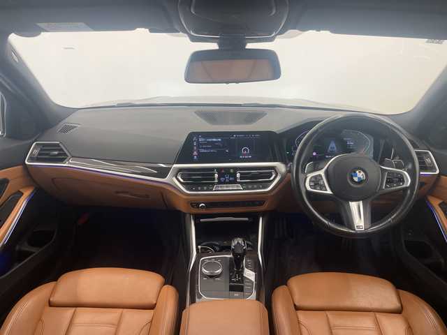 ＢＭＷ ３２０ｄ xDrive Mスポーツ 岡山県 2019(令1)年 6.4万km サファイアブラックP コンフォートパッケージ/ハイラインパッケージ/純正ナビ/全周囲カメラ/ブレーキAH/走行モード/ACC/オートライト/AHB/レインセンサー/レザーシート（ブラウン）/シートヒーター/Bluetooth/USB/アップルカープレイ/ミュージックライブラリ/ブラックキドニーグリル/正面衝突警告/側面衝突警告/車線逸脱警告/車線変更警告/PDC自動起動/アクティブPDC/パーキングアシスト/後退アシスト/リアデイライト/ライトカーペット/アンビエントライト/powerトランク/ワイヤレス充電トレイ/ETC/パドルシフト