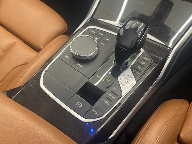 ＢＭＷ ３２０ｄ xDrive Mスポーツ 岡山県 2019(令1)年 6.4万km サファイアブラックP コンフォートパッケージ/ハイラインパッケージ/純正ナビ/全周囲カメラ/ブレーキAH/走行モード/ACC/オートライト/AHB/レインセンサー/レザーシート（ブラウン）/シートヒーター/Bluetooth/USB/アップルカープレイ/ミュージックライブラリ/ブラックキドニーグリル/正面衝突警告/側面衝突警告/車線逸脱警告/車線変更警告/PDC自動起動/アクティブPDC/パーキングアシスト/後退アシスト/リアデイライト/ライトカーペット/アンビエントライト/powerトランク/ワイヤレス充電トレイ/ETC/パドルシフト