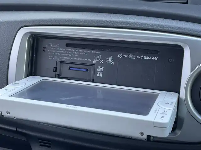 トヨタ ヴィッツ F スマイルエディション 佐賀県 2013(平25)年 10.4万km ホワイトパールクリスタルシャイン ワンオーナー/純正SDナビゲーション/・ワンセグTV/CD/SD/Bluetooth/前方ドライブレコーダー/ETC/N席買い物アシストシート/ISOFIX対応/社外LEDヘッドライト(ユニット純正・球をLEDに換装)/純正フォグランプ/純正フロアマット/純正ドアバイザ―/新車保証書/取扱説明書/スペアキー１本