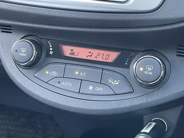 トヨタ ヴィッツ F スマイルエディション 佐賀県 2013(平25)年 10.4万km ホワイトパールクリスタルシャイン ワンオーナー/純正SDナビゲーション/・ワンセグTV/CD/SD/Bluetooth/前方ドライブレコーダー/ETC/N席買い物アシストシート/ISOFIX対応/社外LEDヘッドライト(ユニット純正・球をLEDに換装)/純正フォグランプ/純正フロアマット/純正ドアバイザ―/新車保証書/取扱説明書/スペアキー１本