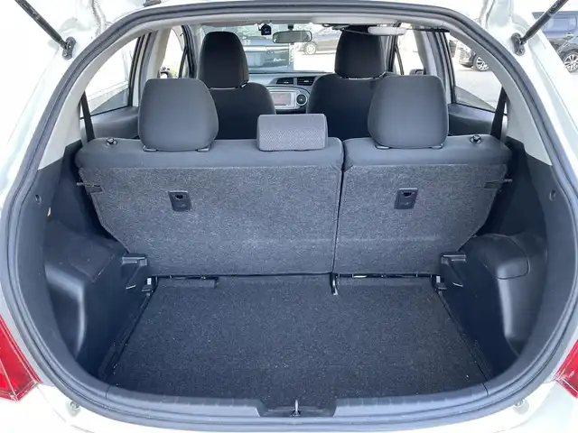 トヨタ ヴィッツ F スマイルエディション 佐賀県 2013(平25)年 10.4万km ホワイトパールクリスタルシャイン ワンオーナー/純正SDナビゲーション/・ワンセグTV/CD/SD/Bluetooth/前方ドライブレコーダー/ETC/N席買い物アシストシート/ISOFIX対応/社外LEDヘッドライト(ユニット純正・球をLEDに換装)/純正フォグランプ/純正フロアマット/純正ドアバイザ―/新車保証書/取扱説明書/スペアキー１本