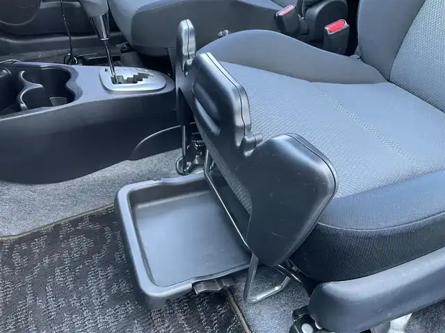 トヨタ ヴィッツ F スマイルエディション 佐賀県 2013(平25)年 10.4万km ホワイトパールクリスタルシャイン ワンオーナー/純正SDナビゲーション/・ワンセグTV/CD/SD/Bluetooth/前方ドライブレコーダー/ETC/N席買い物アシストシート/ISOFIX対応/社外LEDヘッドライト(ユニット純正・球をLEDに換装)/純正フォグランプ/純正フロアマット/純正ドアバイザ―/新車保証書/取扱説明書/スペアキー１本