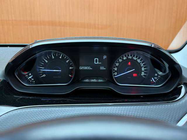 プジョー ２０８ テックパックエディション 千葉県 2018(平30)年 2.1万km オレンジ 限定車　/クルーズコントロール　/ナビ　/TV　/バックカメラ　/CarPlay　/Bluetooth接続　/フロントソナー＆パークアシスト　/アクティブシティーブレーキ　/純正16インチAW　/ドラレコ　/ETC　/キーレス　/禁煙車