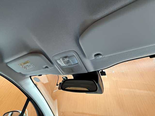 プジョー ２０８ テックパックエディション 千葉県 2018(平30)年 2.1万km オレンジ 限定車　/クルーズコントロール　/ナビ　/TV　/バックカメラ　/CarPlay　/Bluetooth接続　/フロントソナー＆パークアシスト　/アクティブシティーブレーキ　/純正16インチAW　/ドラレコ　/ETC　/キーレス　/禁煙車