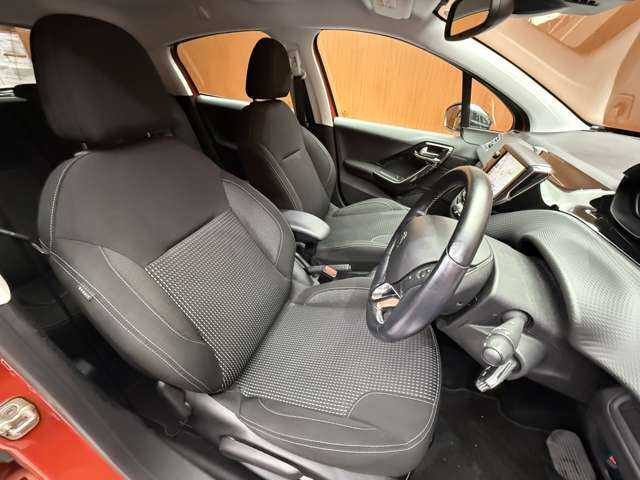 プジョー ２０８ テックパックエディション 千葉県 2018(平30)年 2.1万km オレンジ 限定車　/クルーズコントロール　/ナビ　/TV　/バックカメラ　/CarPlay　/Bluetooth接続　/フロントソナー＆パークアシスト　/アクティブシティーブレーキ　/純正16インチAW　/ドラレコ　/ETC　/キーレス　/禁煙車