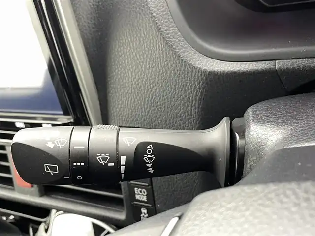 トヨタ ノア Si ダブルバイビーⅡ 熊本県 2019(令1)年 2.9万km ブラッキッシュアゲハガラスフレーク 純正9インチナビNSZT-Y68T　/Bluetooth/TV/CD/SDREC/オートクルーズコントロール　/両側パワースライドドア　/バックカメラ　/クルーズコントロール/ビルトインETC　/衝突被害軽減システム　/レーンキープアシスト　/コーナーセンサー　/横滑り防止システム/アイドリングストップ/先行車発進検知音/純正フロアマット/純正１６インチAW/オートライト/LEDヘッドライト/オートマチックハイビーム/フォグランプ/スマートキー/プッシュスタート/保証書