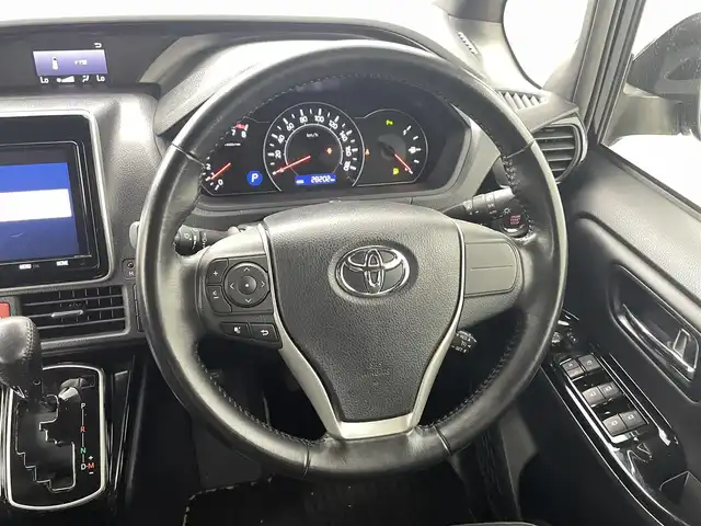 トヨタ ノア Si ダブルバイビーⅡ 熊本県 2019(令1)年 2.9万km ブラッキッシュアゲハガラスフレーク 純正9インチナビNSZT-Y68T　/Bluetooth/TV/CD/SDREC/オートクルーズコントロール　/両側パワースライドドア　/バックカメラ　/クルーズコントロール/ビルトインETC　/衝突被害軽減システム　/レーンキープアシスト　/コーナーセンサー　/横滑り防止システム/アイドリングストップ/先行車発進検知音/純正フロアマット/純正１６インチAW/オートライト/LEDヘッドライト/オートマチックハイビーム/フォグランプ/スマートキー/プッシュスタート/保証書