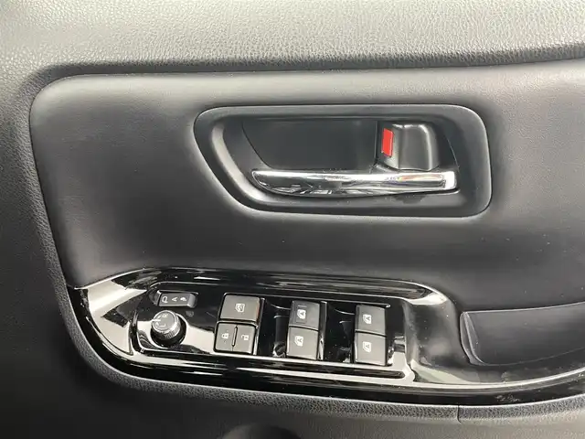 トヨタ ノア Si ダブルバイビーⅡ 熊本県 2019(令1)年 2.9万km ブラッキッシュアゲハガラスフレーク 純正9インチナビNSZT-Y68T　/Bluetooth/TV/CD/SDREC/オートクルーズコントロール　/両側パワースライドドア　/バックカメラ　/クルーズコントロール/ビルトインETC　/衝突被害軽減システム　/レーンキープアシスト　/コーナーセンサー　/横滑り防止システム/アイドリングストップ/先行車発進検知音/純正フロアマット/純正１６インチAW/オートライト/LEDヘッドライト/オートマチックハイビーム/フォグランプ/スマートキー/プッシュスタート/保証書