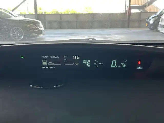 トヨタ プリウス S ツーリングセレクション 静岡県 2010(平22)年 17.8万km シルバーM ビルトインETC/クルーズコントロール/革巻きステアリング/オートライト/スマートキー/・プッシュスタート/LEDヘッドライト/・フォグランプ/純正アルミホイール/純正ドアバイザー/純正フロアマット