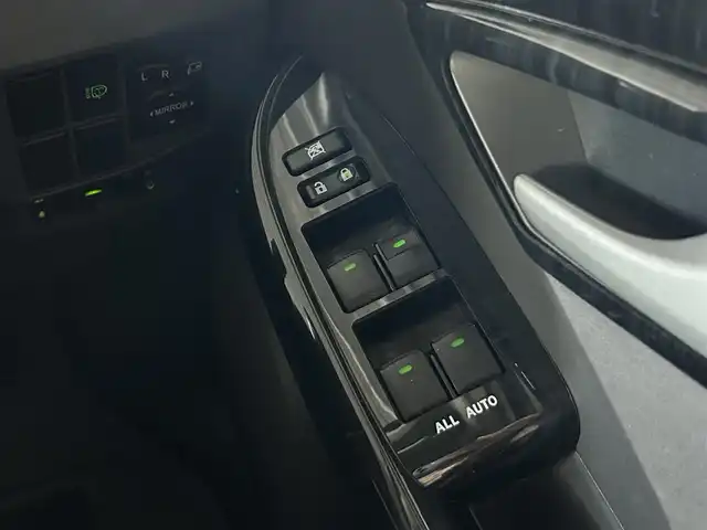 トヨタ プリウス S ツーリングセレクション 静岡県 2010(平22)年 17.8万km シルバーM ビルトインETC/クルーズコントロール/革巻きステアリング/オートライト/スマートキー/・プッシュスタート/LEDヘッドライト/・フォグランプ/純正アルミホイール/純正ドアバイザー/純正フロアマット