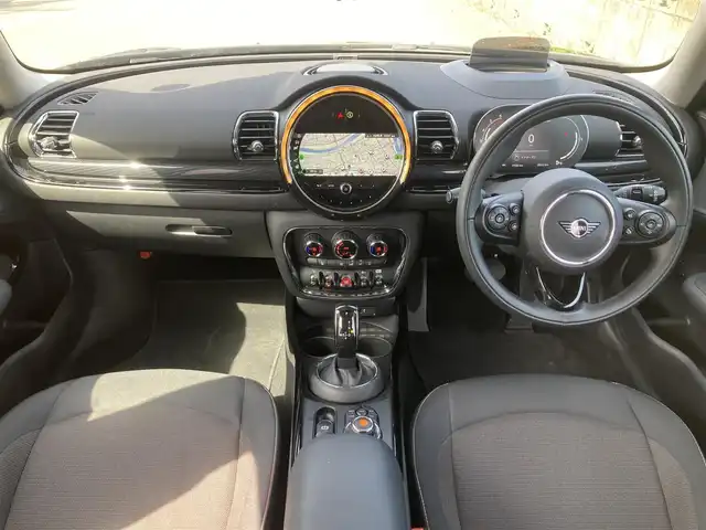 ＭＩＮＩ ＢＭＷ ミニ クラブマン クーパーD 熊本県 2021(令3)年 1.8万km ミッドナイト・ブラック・メタリック ・スマートキー/・プッシュスタート/・インテリジェントセーフティ/・パーキングアシスト/・PDC自動起動/・クルーズコントロール(追従式)/・純正HDDナビ/　【Bluetooth・USB・MSV】/・バックカメラ/・ETC/・ヘッドアップディスプレイ/・ドライブレコーダー(前後録画)/・LEDヘッドランプ/・LEDフォグランプ/・純正マット