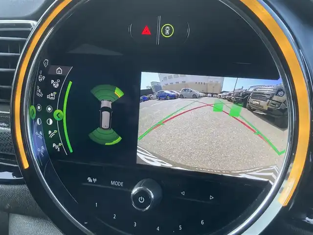ＭＩＮＩ ＢＭＷ ミニ クラブマン クーパーD 熊本県 2021(令3)年 1.8万km ミッドナイト・ブラック・メタリック ・スマートキー/・プッシュスタート/・インテリジェントセーフティ/・パーキングアシスト/・PDC自動起動/・クルーズコントロール(追従式)/・純正HDDナビ/　【Bluetooth・USB・MSV】/・バックカメラ/・ETC/・ヘッドアップディスプレイ/・ドライブレコーダー(前後録画)/・LEDヘッドランプ/・LEDフォグランプ/・純正マット