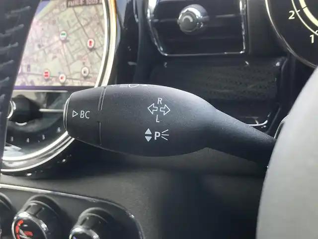 ＭＩＮＩ ＢＭＷ ミニ クラブマン クーパーD 熊本県 2021(令3)年 1.8万km ミッドナイト・ブラック・メタリック ・スマートキー/・プッシュスタート/・インテリジェントセーフティ/・パーキングアシスト/・PDC自動起動/・クルーズコントロール(追従式)/・純正HDDナビ/　【Bluetooth・USB・MSV】/・バックカメラ/・ETC/・ヘッドアップディスプレイ/・ドライブレコーダー(前後録画)/・LEDヘッドランプ/・LEDフォグランプ/・純正マット