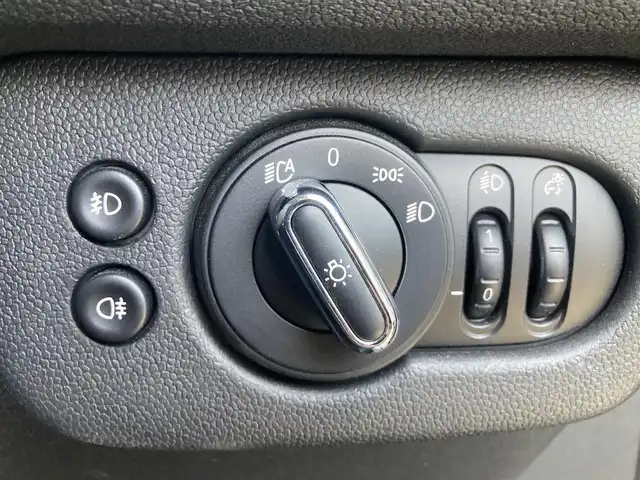ＭＩＮＩ ＢＭＷ ミニ クラブマン クーパーD 熊本県 2021(令3)年 1.8万km ミッドナイト・ブラック・メタリック ・スマートキー/・プッシュスタート/・インテリジェントセーフティ/・パーキングアシスト/・PDC自動起動/・クルーズコントロール(追従式)/・純正HDDナビ/　【Bluetooth・USB・MSV】/・バックカメラ/・ETC/・ヘッドアップディスプレイ/・ドライブレコーダー(前後録画)/・LEDヘッドランプ/・LEDフォグランプ/・純正マット