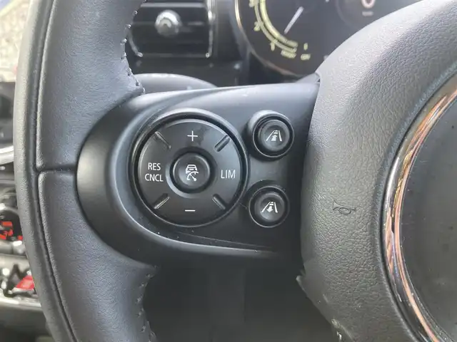 ＭＩＮＩ ＢＭＷ ミニ クラブマン クーパーD 熊本県 2021(令3)年 1.8万km ミッドナイト・ブラック・メタリック ・スマートキー/・プッシュスタート/・インテリジェントセーフティ/・パーキングアシスト/・PDC自動起動/・クルーズコントロール(追従式)/・純正HDDナビ/　【Bluetooth・USB・MSV】/・バックカメラ/・ETC/・ヘッドアップディスプレイ/・ドライブレコーダー(前後録画)/・LEDヘッドランプ/・LEDフォグランプ/・純正マット