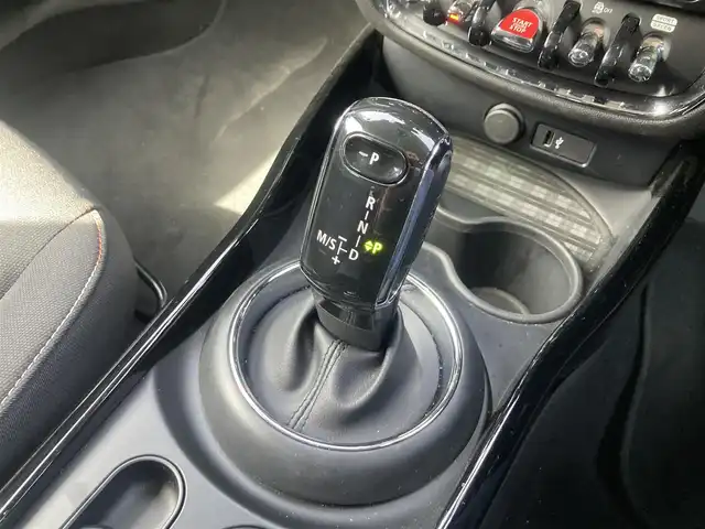 ＭＩＮＩ ＢＭＷ ミニ クラブマン クーパーD 熊本県 2021(令3)年 1.8万km ミッドナイト・ブラック・メタリック ・スマートキー/・プッシュスタート/・インテリジェントセーフティ/・パーキングアシスト/・PDC自動起動/・クルーズコントロール(追従式)/・純正HDDナビ/　【Bluetooth・USB・MSV】/・バックカメラ/・ETC/・ヘッドアップディスプレイ/・ドライブレコーダー(前後録画)/・LEDヘッドランプ/・LEDフォグランプ/・純正マット