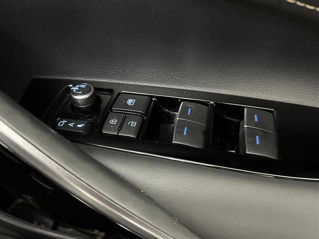 トヨタ カローラツーリング ダブルバイビー 福岡県 2020(令2)年 3.8万km ブラックマイカ 純正８型ＤＡナビ（フルセグＴＶ）　/バックカメラ　/ビルトインＥＴＣ　/ＡＣＣ　/コーナーセンサー　/衝突被害軽減ブレーキ　/レーンキープ　/ＢＳＭ　/ＭＴモード付　/シートヒーター　/ハーフレザー　/ステアリングヒーター