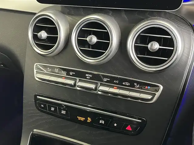 メルセデス・ベンツ ＧＬＣ２２０ 山形県 2020(令2)年 5.1万km 黒 ・純正ナビ/・Bluetooth/USB/・360°カメラ/・フルセグTV/・パーキングセンサー/・アダプティブクルーズコントロール/・レーンキープアシスト/・アクティブステアリングアシスト/・レーンチェンジアシスト/・ブラインドスポットモニター/・アンビエントライト/・インテリジェントライトシステム/・純正LED/・オートライト/・オートハイビーム/・パワーシート/・ワイヤレスチャージ/・パワーリアゲート/・フットオープナー/・パノラマサンルーフ