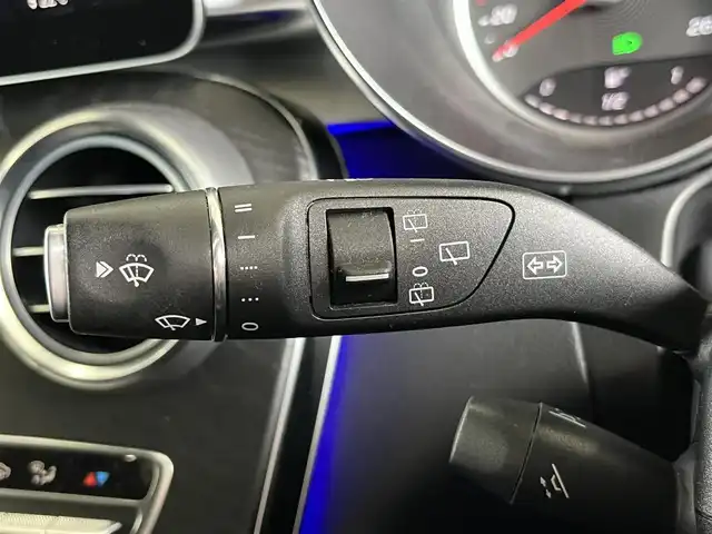 メルセデス・ベンツ ＧＬＣ２２０ 山形県 2020(令2)年 5.1万km 黒 ・純正ナビ/・Bluetooth/USB/・360°カメラ/・フルセグTV/・パーキングセンサー/・アダプティブクルーズコントロール/・レーンキープアシスト/・アクティブステアリングアシスト/・レーンチェンジアシスト/・ブラインドスポットモニター/・アンビエントライト/・インテリジェントライトシステム/・純正LED/・オートライト/・オートハイビーム/・パワーシート/・ワイヤレスチャージ/・パワーリアゲート/・フットオープナー/・パノラマサンルーフ
