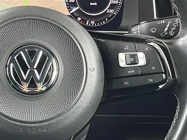 フォルクスワーゲン ゴルフ Ｒ 宮城県 2019(令1)年 6.3万km オリックスホワイトパールエフェクト ターボ＆4WD/純正メモリナビ（FM/AM/CD/DVD/BT）/バックカメラ/レザーシート/運転席パワーシート(メモリー機能)/前席シートヒーター/レーダークルーズコントロール/レーンキープ/ブラインドスポットモニター/ミラーヒーター/LEDヘッドライト/コーナーセンサー/スタッドレスタイヤ純正AW（225/40R18）/サマータイヤ純正AW（225/40R18）積込/ドライブレコーダー（前後）/ETC2.0/プッシュスタート/スマートキー/スペアキー/保証書/取扱説明書