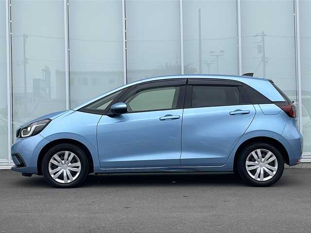 ホンダ フィット e:HEVホーム 神奈川県 2021(令3)年 1.8万km ライトブルー 純正７インチＳＤナビ　CD/iPod/Bluetooth　/バックカメラ　/前後コーナーセンサー　/追従型クルーズコントロール　/ＬＥＤヘッドライト　/ＵＳＢポート　/ビルトインＥＴＣ　/スマートキー　/純正フロアマット　/ドアバイザー/衝突被害軽減システム/カーテンエアバッグ