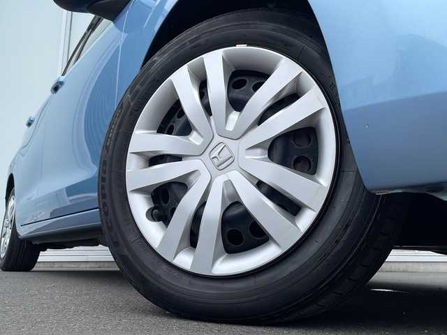 ホンダ フィット e:HEVホーム 神奈川県 2021(令3)年 1.8万km ライトブルー 純正７インチＳＤナビ　CD/iPod/Bluetooth　/バックカメラ　/前後コーナーセンサー　/追従型クルーズコントロール　/ＬＥＤヘッドライト　/ＵＳＢポート　/ビルトインＥＴＣ　/スマートキー　/純正フロアマット　/ドアバイザー/衝突被害軽減システム/カーテンエアバッグ
