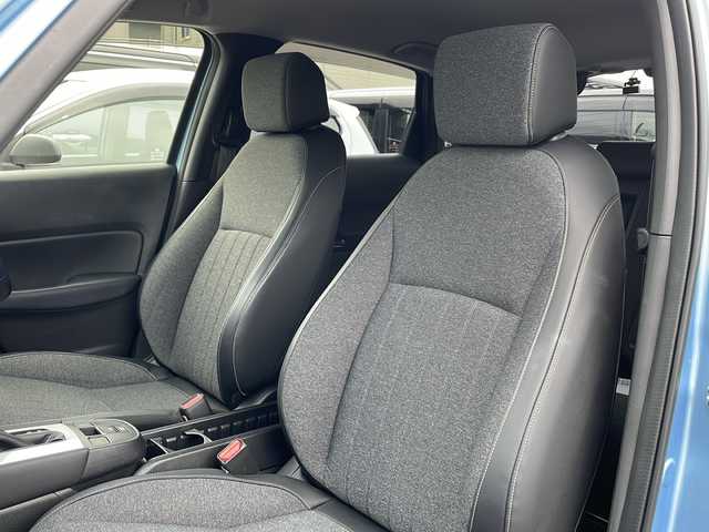 ホンダ フィット e:HEVホーム 神奈川県 2021(令3)年 1.8万km ライトブルー 純正７インチＳＤナビ　CD/iPod/Bluetooth　/バックカメラ　/前後コーナーセンサー　/追従型クルーズコントロール　/ＬＥＤヘッドライト　/ＵＳＢポート　/ビルトインＥＴＣ　/スマートキー　/純正フロアマット　/ドアバイザー/衝突被害軽減システム/カーテンエアバッグ
