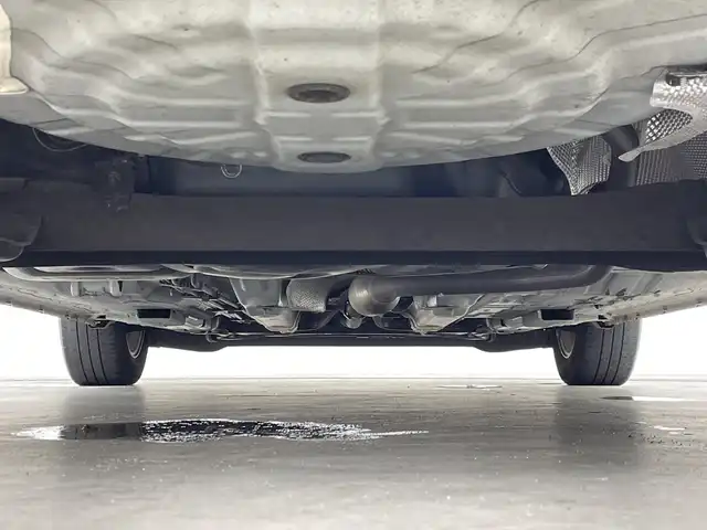 日産 ノート e－パワー メダリスト 三重県 2019(平31)年 1.8万km ブリリアントホワイトパール 禁煙車/純正SDナビ/AM/FM/CD/DVD/BT/フルセグTV/アラウンドビューモニター/エマージェンシーブレーキ /インテリジェントルームミラー/レーダークルーズ コントロール/オートライト/LEDヘッドライト/フォグランプ/ハーフレザーシート /プッシュスタート/インテリジェントキー/純正アルミホイール/前後コーナーセンサー