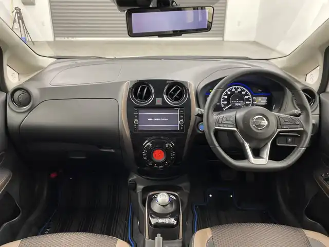 日産 ノート e－パワー メダリスト 三重県 2019(平31)年 1.8万km ブリリアントホワイトパール 禁煙車/純正SDナビ/AM/FM/CD/DVD/BT/フルセグTV/アラウンドビューモニター/エマージェンシーブレーキ /インテリジェントルームミラー/レーダークルーズ コントロール/オートライト/LEDヘッドライト/フォグランプ/ハーフレザーシート /プッシュスタート/インテリジェントキー/純正アルミホイール/前後コーナーセンサー