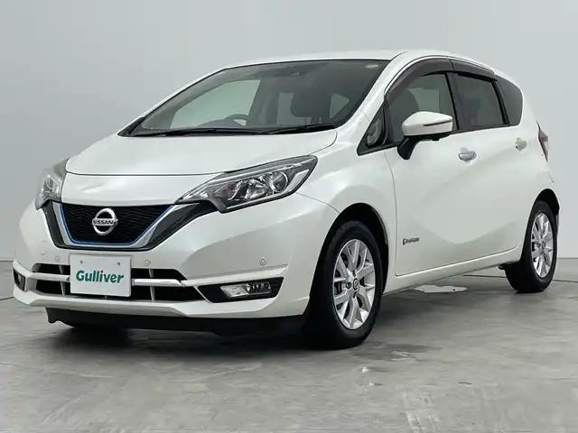 日産 ノート e－パワー メダリスト 三重県 2019(平31)年 1.8万km ブリリアントホワイトパール 禁煙車/純正SDナビ/AM/FM/CD/DVD/BT/フルセグTV/アラウンドビューモニター/エマージェンシーブレーキ /インテリジェントルームミラー/レーダークルーズ コントロール/オートライト/LEDヘッドライト/フォグランプ/ハーフレザーシート /プッシュスタート/インテリジェントキー/純正アルミホイール/前後コーナーセンサー