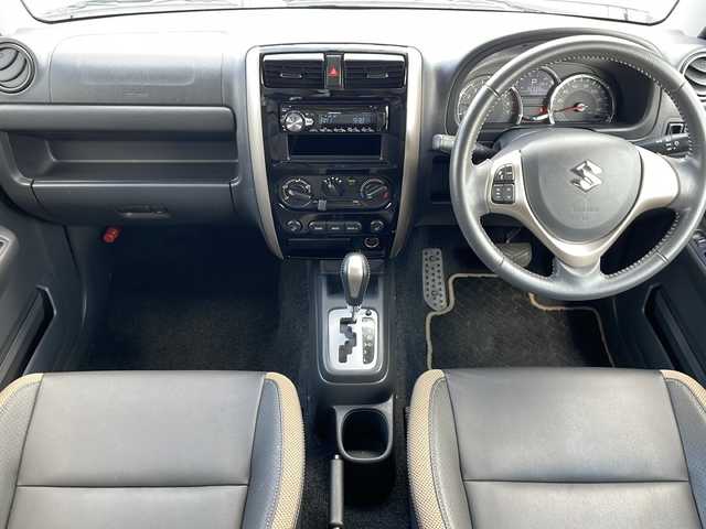 スズキ ジムニー ランドベンチャー 道東・釧路十勝 2017(平29)年 1.6万km スチールシルバーM ・４WD/・純正CDオーディオ/・ハーフレザーシート/・運転席シートヒーター/・リモコンキー/・社外エンジンスターター/・ウィンカーミラー/・電動格納ミラー/・フォグライト/・ドアバイザー/・保証書/・取扱説明書