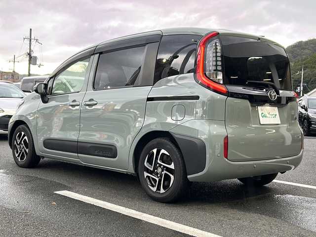 トヨタ シエンタ ハイブリッド Z 京都府 2022(令4)年 6.2万km アーバンカーキ 純正１０．５インチディスプレイオーディオ　ナビ　フルセグ　ＨＩＤＭＩ　ＵＳＢ　Ｂｌｕｅｔｏｏｔｈ　フリップダウンモニター　レーダークルーズ　ブラインドスポットモニター　ＬＥＤライト　両側電動ドア