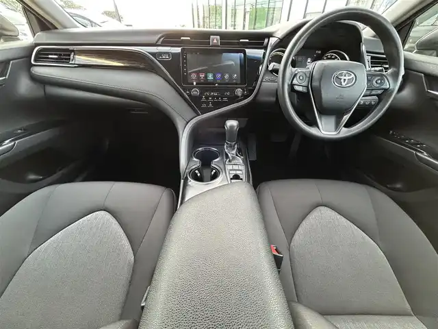 トヨタ カムリ X 鳥取県 2019(令1)年 6.9万km アティチュードブラックマイカ 社外ディスプレイオーディオ／ＢＴ/バックカメラ/ビルトインＥＴＣ/トヨタセーフティセンス/レーダークルーズコントロール/レーンキープアシスト/LEDヘットライト/LEDフォグライト/純正ＯＰ１７インチアルミ/プッシュエンジンスタート/電動パーキングブレーキ/フロアマット/ドアバイザー
