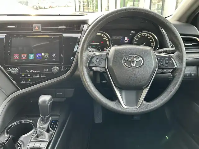 トヨタ カムリ X 鳥取県 2019(令1)年 6.9万km アティチュードブラックマイカ 社外ディスプレイオーディオ／ＢＴ/バックカメラ/ビルトインＥＴＣ/トヨタセーフティセンス/レーダークルーズコントロール/レーンキープアシスト/LEDヘットライト/LEDフォグライト/純正ＯＰ１７インチアルミ/プッシュエンジンスタート/電動パーキングブレーキ/フロアマット/ドアバイザー