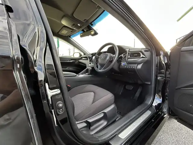 トヨタ カムリ X 鳥取県 2019(令1)年 6.9万km アティチュードブラックマイカ 社外ディスプレイオーディオ／ＢＴ/バックカメラ/ビルトインＥＴＣ/トヨタセーフティセンス/レーダークルーズコントロール/レーンキープアシスト/LEDヘットライト/LEDフォグライト/純正ＯＰ１７インチアルミ/プッシュエンジンスタート/電動パーキングブレーキ/フロアマット/ドアバイザー