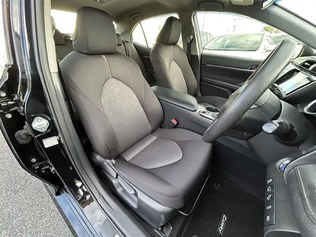 トヨタ カムリ X 鳥取県 2019(令1)年 6.9万km アティチュードブラックマイカ 社外ディスプレイオーディオ／ＢＴ/バックカメラ/ビルトインＥＴＣ/トヨタセーフティセンス/レーダークルーズコントロール/レーンキープアシスト/LEDヘットライト/LEDフォグライト/純正ＯＰ１７インチアルミ/プッシュエンジンスタート/電動パーキングブレーキ/フロアマット/ドアバイザー
