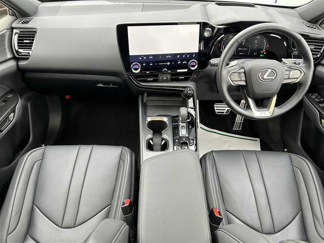 レクサス ＮＸ 350h Fスポーツ 新潟県 2023(令5)年 1.9万km ホワイトノーヴァガラスフレーク パノラマルーフ/三眼LEDヘッドライト/オレンジキャリパー/純正14インチナビ/パノラミックビューモニター/デジタルインナーミラー/プリクラッシュセーフティー/ブラインドスポットモニター/クリアランスソナー/パドルシフト/パワーバックドア/パワーシート/ポジションメモリー/ビルトインETC/純正ドライブレコーダー/オートライト/オートマチックハイビーム