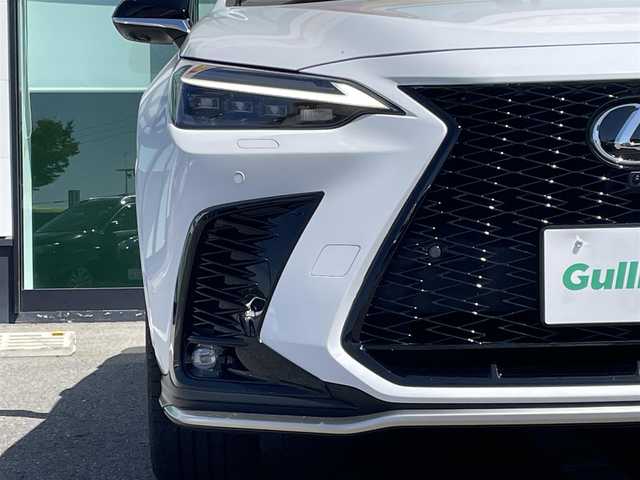 レクサス ＮＸ 350h Fスポーツ 新潟県 2023(令5)年 1.9万km ホワイトノーヴァガラスフレーク パノラマルーフ/三眼LEDヘッドライト/オレンジキャリパー/純正14インチナビ/パノラミックビューモニター/デジタルインナーミラー/プリクラッシュセーフティー/ブラインドスポットモニター/クリアランスソナー/パドルシフト/パワーバックドア/パワーシート/ポジションメモリー/ビルトインETC/純正ドライブレコーダー/オートライト/オートマチックハイビーム