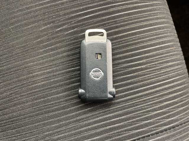 日産 デイズ ルークス HWS X Vセレ +SeftyⅡ 道央・札幌 2015(平27)年 7.8万km ホワイトパール ・4WD/・純正SDナビ・フルセグTV/・CD・DVD・Bluetooth/・アラウンドビューモニター/・エマージェンシーブレーキ/・踏み間違い衝突防止アシスト/・横滑り防止機能/・左パワースライドドア/・運転席シートヒーター/・オーバーヘッドコンソール/・リアシーリングファン/・後席サンシェード/・HIDヘッドライト/・フォグライト/・純正14インチアルミ