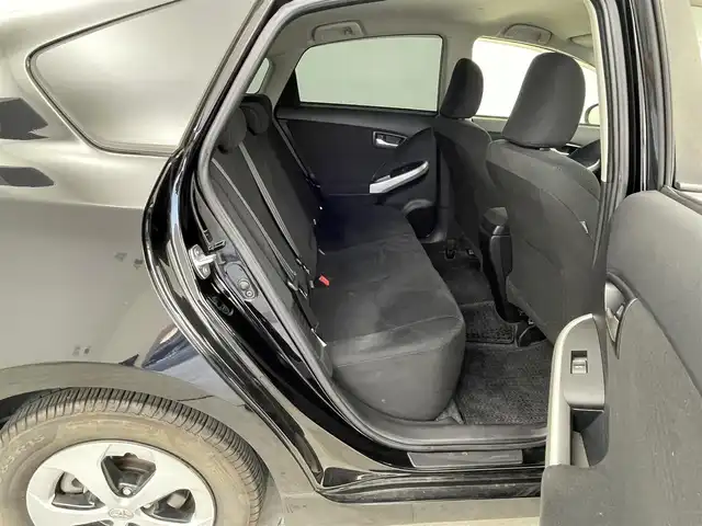 トヨタ プリウス S 群馬県 2015(平27)年 1.7万km ブラック 禁煙車　純正ナビ　Bluetooth　フルセグ　バックカメラ　横滑り防止装置　アイドリングストップ　オートライト　ETC　ドライブレコーダー　ステアリングスイッチ　パワーウィンドウ　パワーステアリング