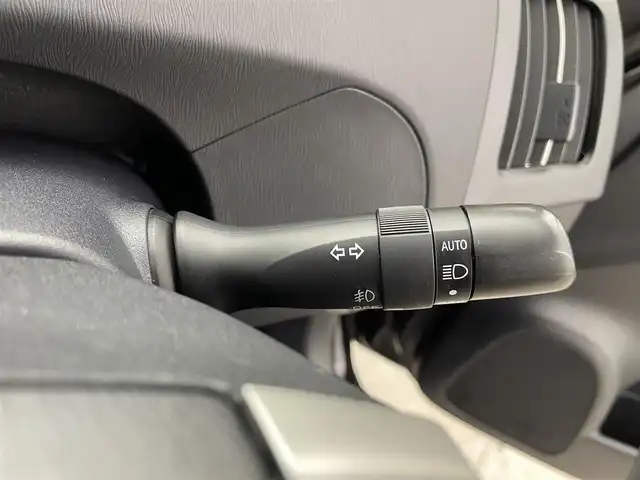 トヨタ プリウス S 群馬県 2015(平27)年 1.7万km ブラック 禁煙車　純正ナビ　Bluetooth　フルセグ　バックカメラ　横滑り防止装置　アイドリングストップ　オートライト　ETC　ドライブレコーダー　ステアリングスイッチ　パワーウィンドウ　パワーステアリング
