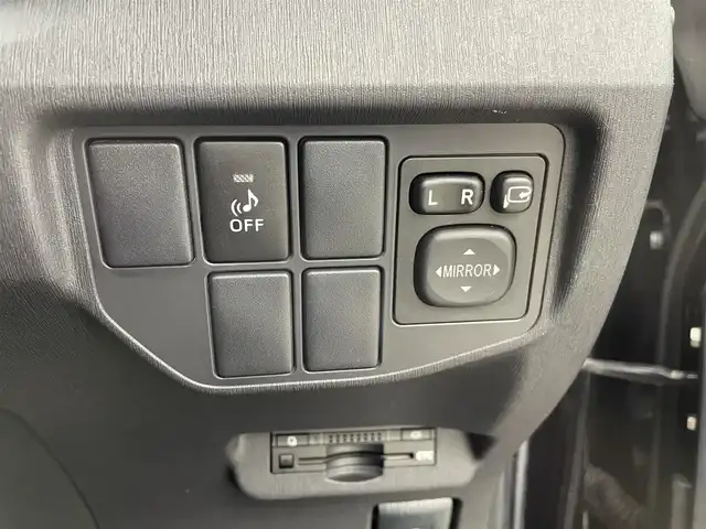 トヨタ プリウス S 群馬県 2015(平27)年 1.7万km ブラック 禁煙車　純正ナビ　Bluetooth　フルセグ　バックカメラ　横滑り防止装置　アイドリングストップ　オートライト　ETC　ドライブレコーダー　ステアリングスイッチ　パワーウィンドウ　パワーステアリング