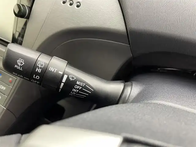 トヨタ プリウス S 群馬県 2015(平27)年 1.7万km ブラック 禁煙車　純正ナビ　Bluetooth　フルセグ　バックカメラ　横滑り防止装置　アイドリングストップ　オートライト　ETC　ドライブレコーダー　ステアリングスイッチ　パワーウィンドウ　パワーステアリング