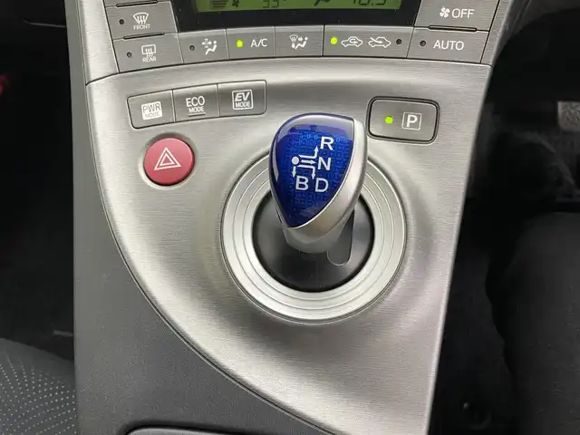 トヨタ プリウス S 群馬県 2015(平27)年 1.7万km ブラック 禁煙車　純正ナビ　Bluetooth　フルセグ　バックカメラ　横滑り防止装置　アイドリングストップ　オートライト　ETC　ドライブレコーダー　ステアリングスイッチ　パワーウィンドウ　パワーステアリング