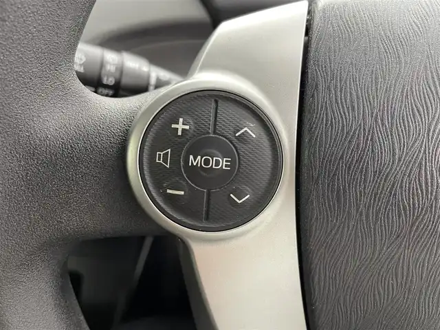 トヨタ プリウス S 群馬県 2015(平27)年 1.7万km ブラック 禁煙車　純正ナビ　Bluetooth　フルセグ　バックカメラ　横滑り防止装置　アイドリングストップ　オートライト　ETC　ドライブレコーダー　ステアリングスイッチ　パワーウィンドウ　パワーステアリング