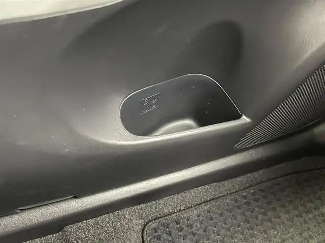 トヨタ プリウス S 群馬県 2015(平27)年 1.7万km ブラック 禁煙車　純正ナビ　Bluetooth　フルセグ　バックカメラ　横滑り防止装置　アイドリングストップ　オートライト　ETC　ドライブレコーダー　ステアリングスイッチ　パワーウィンドウ　パワーステアリング
