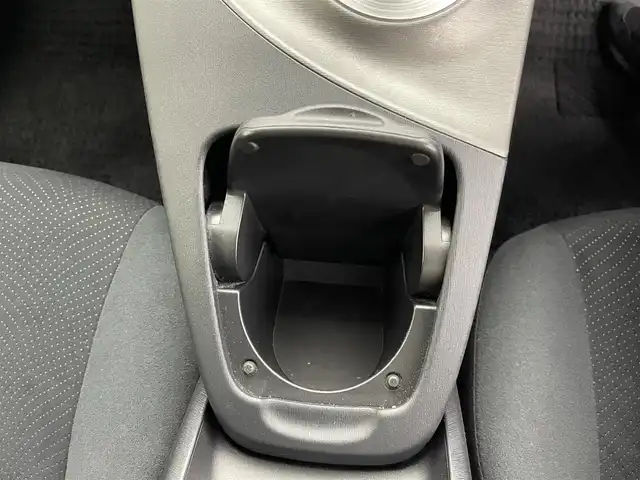 トヨタ プリウス S 群馬県 2015(平27)年 1.7万km ブラック 禁煙車　純正ナビ　Bluetooth　フルセグ　バックカメラ　横滑り防止装置　アイドリングストップ　オートライト　ETC　ドライブレコーダー　ステアリングスイッチ　パワーウィンドウ　パワーステアリング