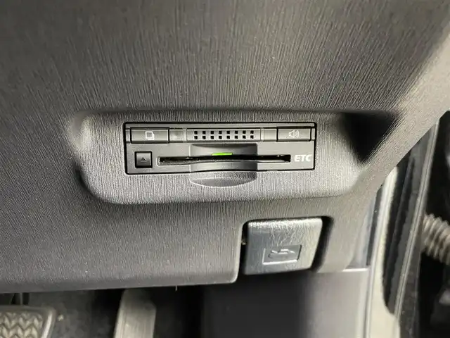 トヨタ プリウス S 群馬県 2015(平27)年 1.7万km ブラック 禁煙車　純正ナビ　Bluetooth　フルセグ　バックカメラ　横滑り防止装置　アイドリングストップ　オートライト　ETC　ドライブレコーダー　ステアリングスイッチ　パワーウィンドウ　パワーステアリング