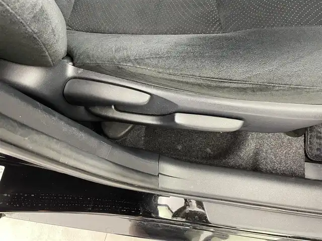 トヨタ プリウス S 群馬県 2015(平27)年 1.7万km ブラック 禁煙車　純正ナビ　Bluetooth　フルセグ　バックカメラ　横滑り防止装置　アイドリングストップ　オートライト　ETC　ドライブレコーダー　ステアリングスイッチ　パワーウィンドウ　パワーステアリング
