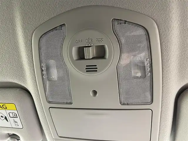 トヨタ プリウス S 群馬県 2015(平27)年 1.7万km ブラック 禁煙車　純正ナビ　Bluetooth　フルセグ　バックカメラ　横滑り防止装置　アイドリングストップ　オートライト　ETC　ドライブレコーダー　ステアリングスイッチ　パワーウィンドウ　パワーステアリング